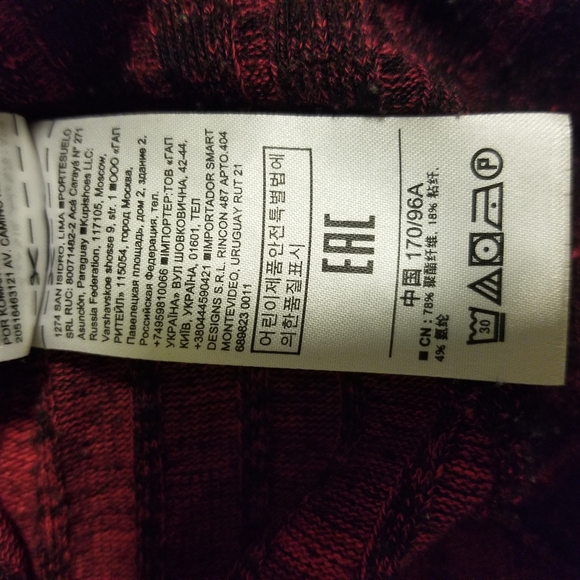 GAP Chevron Pattern Pullover - Picture 2 of 9